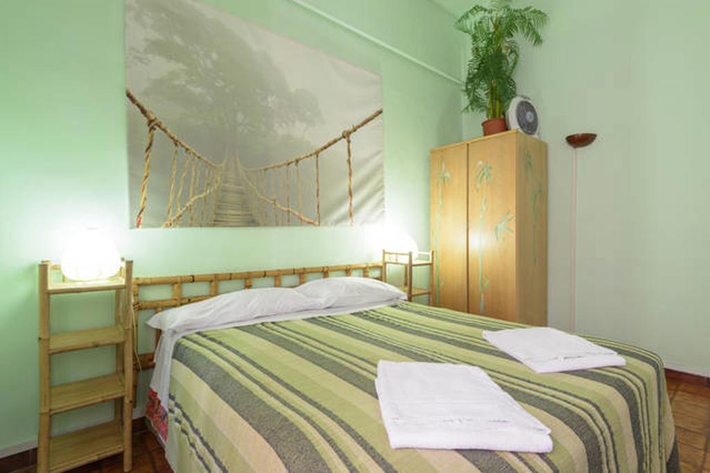 Hotel Sixbeds Roma Esterno foto