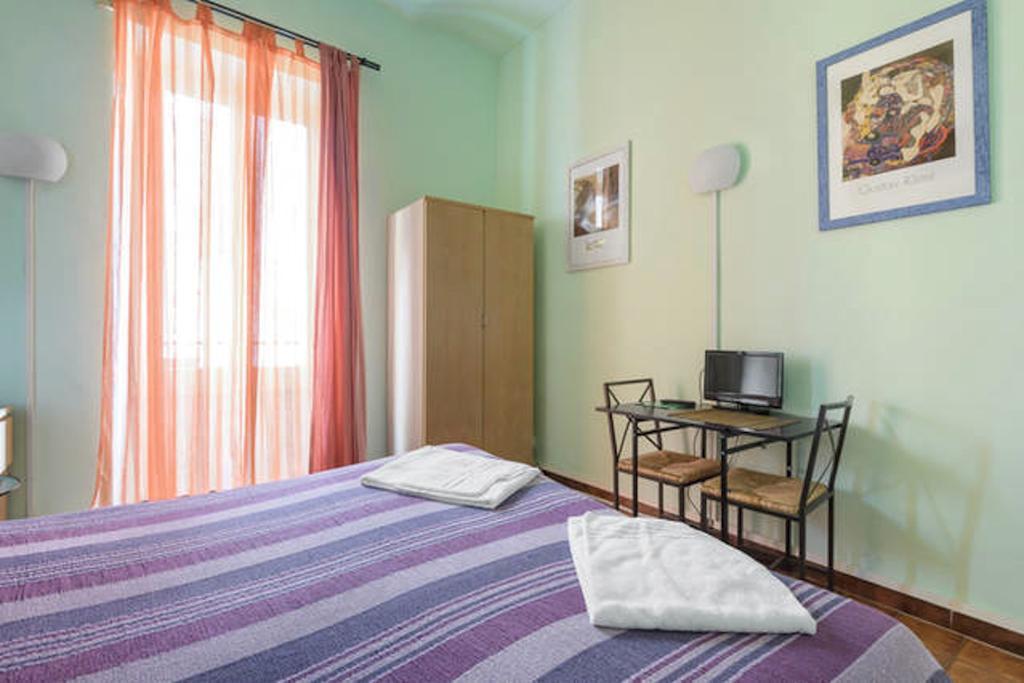 Hotel Sixbeds Roma Esterno foto