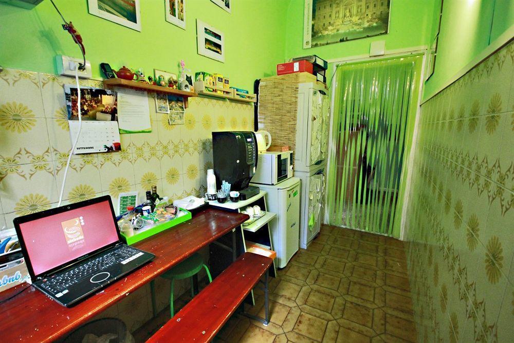 Hotel Sixbeds Roma Esterno foto
