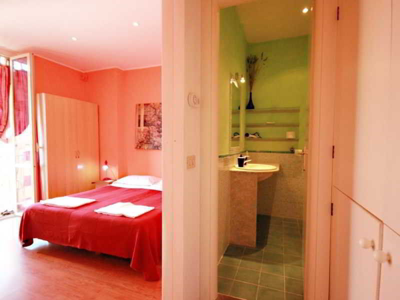 Hotel Sixbeds Roma Esterno foto
