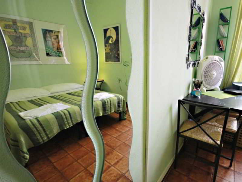 Hotel Sixbeds Roma Esterno foto