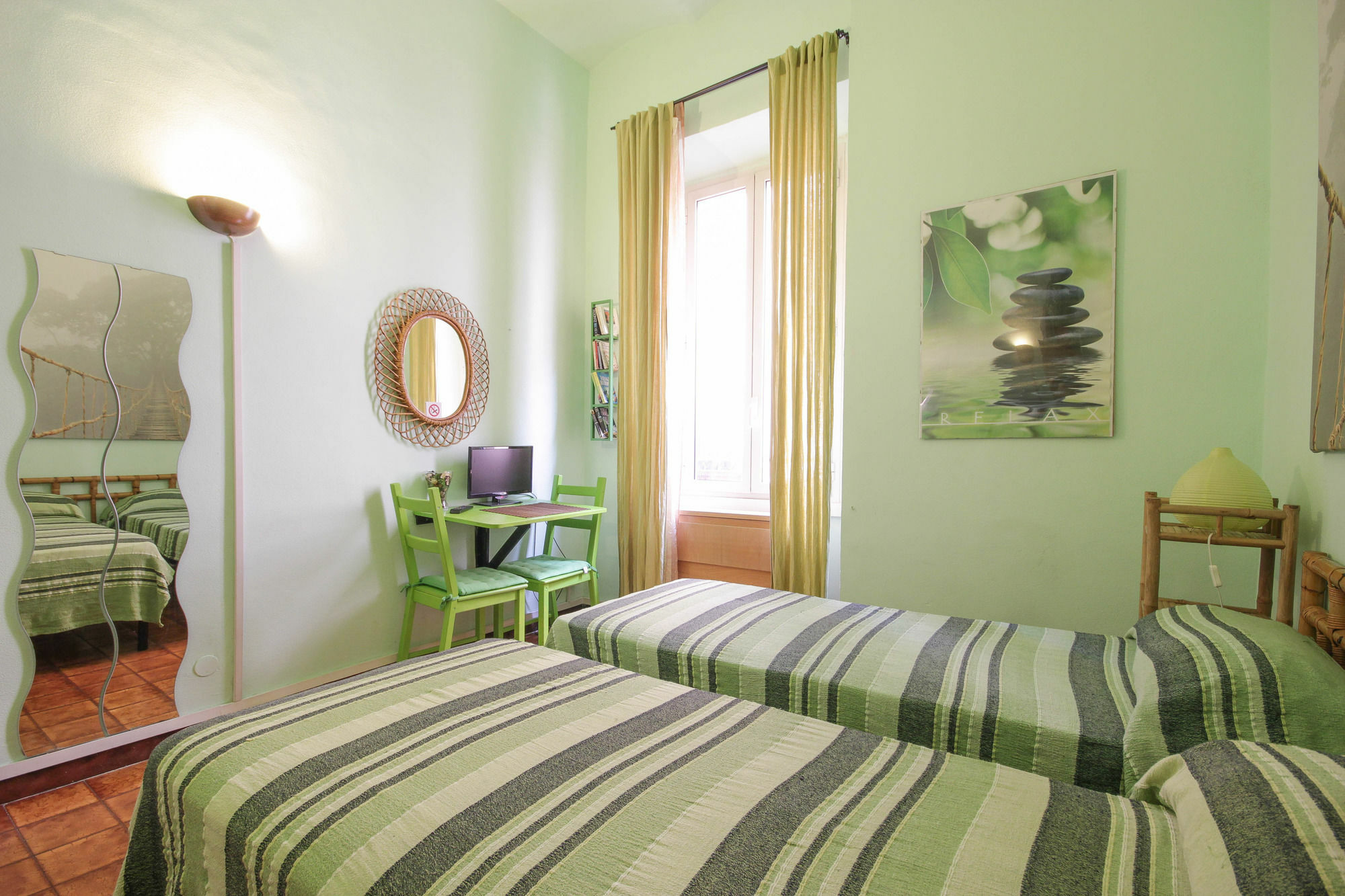 Hotel Sixbeds Roma Esterno foto