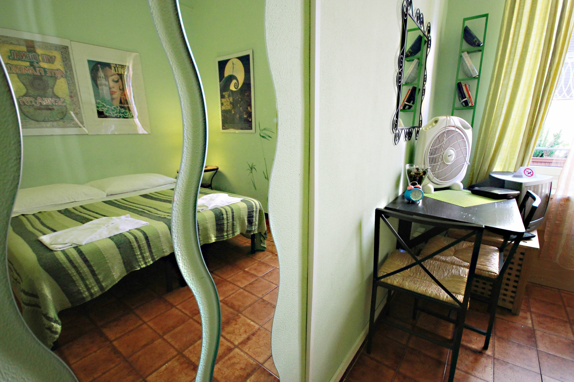 Hotel Sixbeds Roma Esterno foto