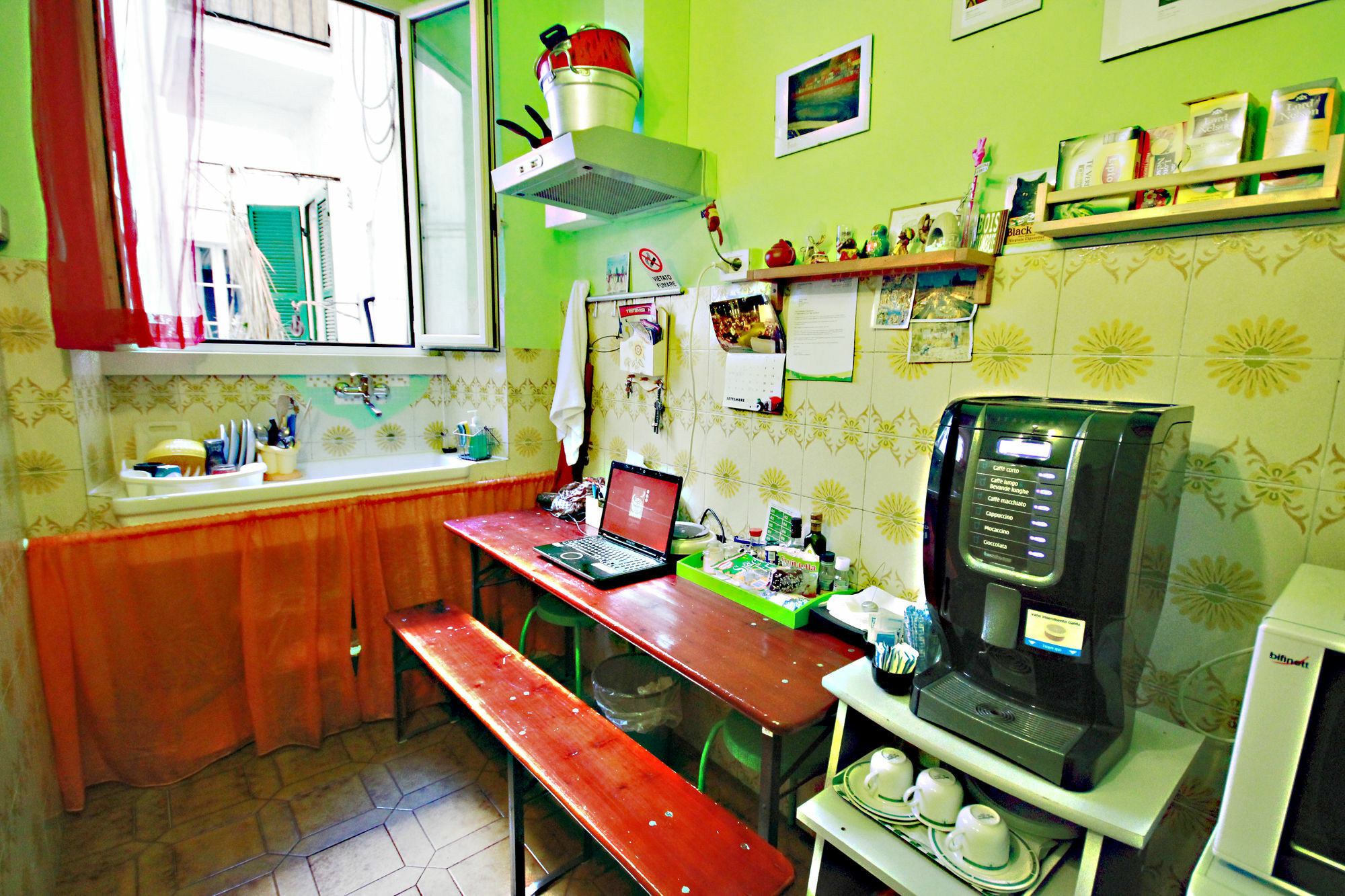 Hotel Sixbeds Roma Esterno foto